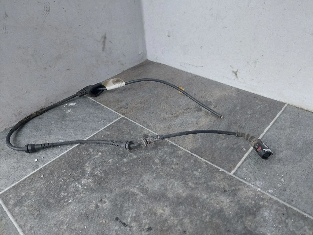 Rear ABS sensor wiring – Volkswagen Passat B6 (2005-2010)
