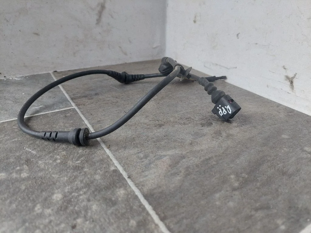 Front ABS sensor wiring – Volkswagen Passat B6 (2005-2010)