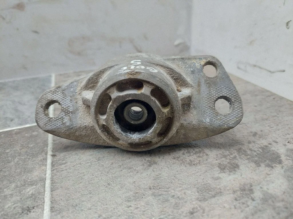 Amortisaatori kinnitusklamber – Volkswagen Golf Plus (2005-2013)