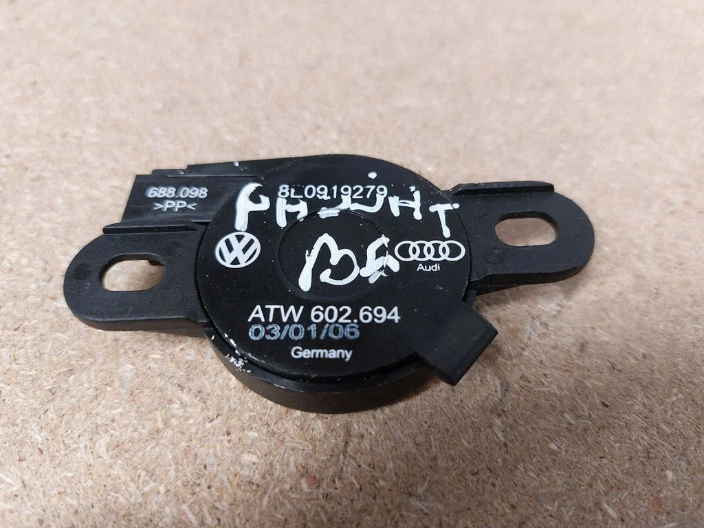 Parking PDC sensor speaker – Volkswagen Passat B6 (2005-2010)
