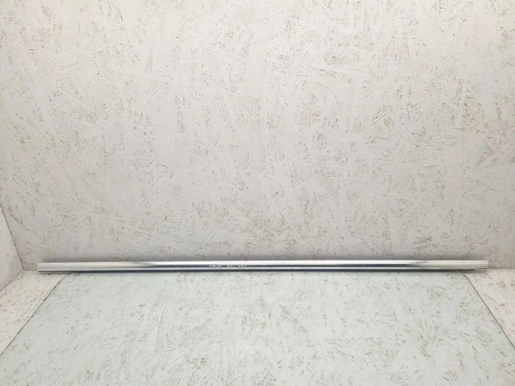 Front door glass trim molding 3C4837475