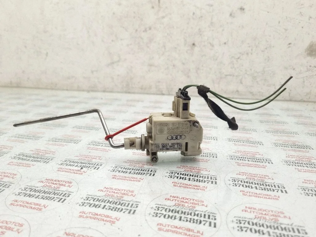 Siłownik zamka klapki wlewu paliwa – Audi A4 S4 B6 8E 8H (2001-2005)
