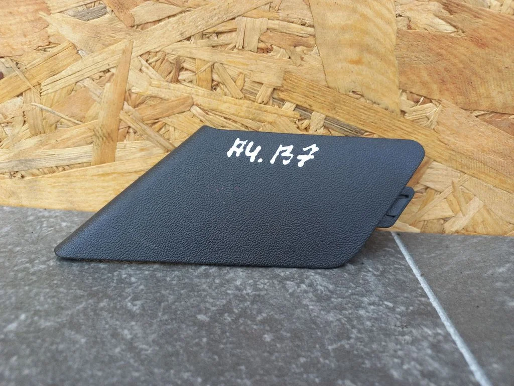 Seat trim 8E0882327