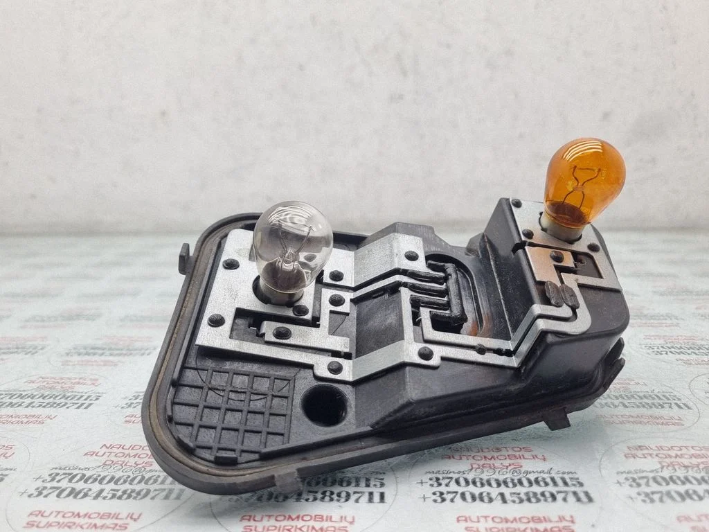 Pokrywa oprawki lampy tylnej – Volkswagen Touareg I (2002-2010)