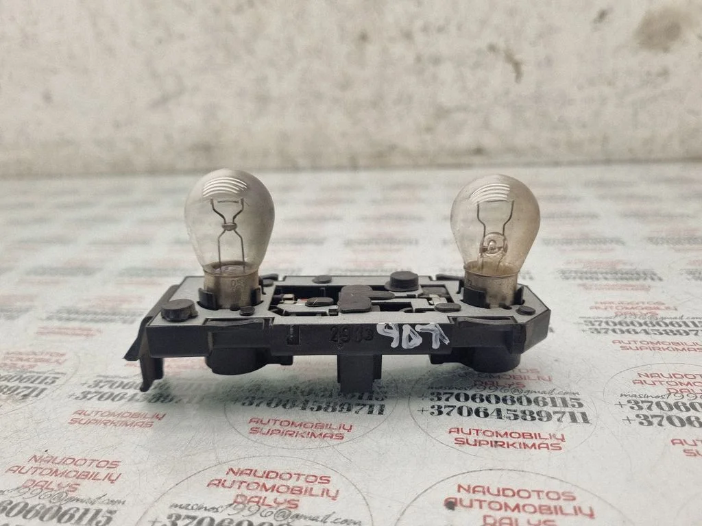 Tail light bulb cover holder – Volkswagen Sharan (2001-2010)