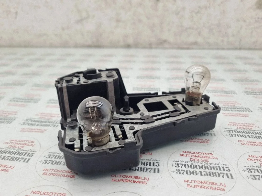 Aizmugurējā luktura spuldzes pārsegs (ligzda) 7M0945258A