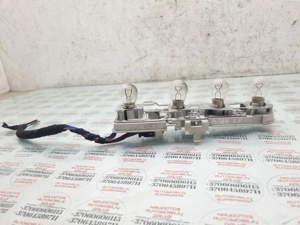 Pokrywa oprawki lampy tylnej – Volkswagen Bora (1998-2005)