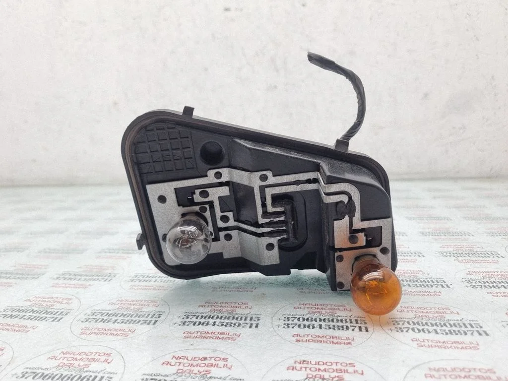Tail light bulb cover holder – Volkswagen Touareg I (2002-2010)