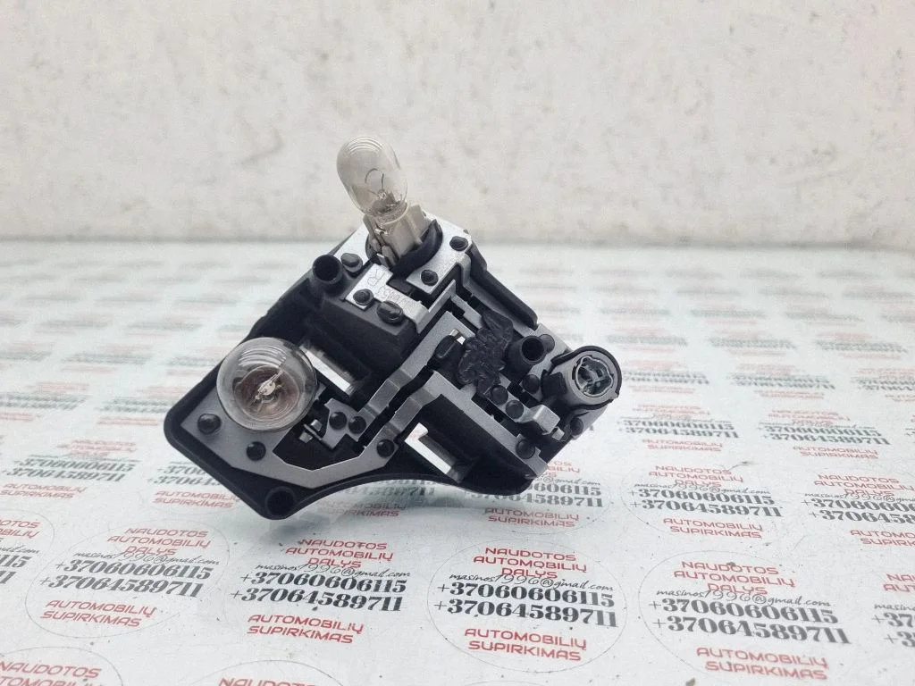 Pokrywa oprawki lampy tylnej – Volkswagen Touran II (2010-2016)