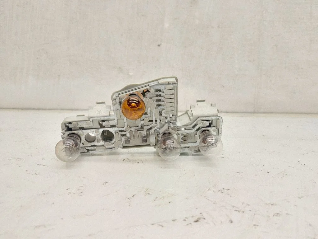 Pokrywa oprawki lampy tylnej – Volkswagen Passat B5.5 (2001-2005)
