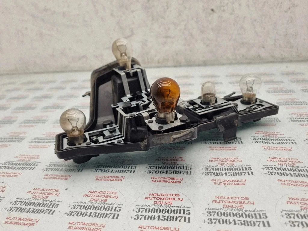 Pokrywa oprawki lampy tylnej – Volkswagen Touran I (2003-2010)