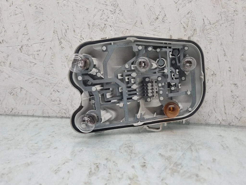 Pokrywa oprawki lampy tylnej – Audi A6 Allroad C6 (2006-2011)