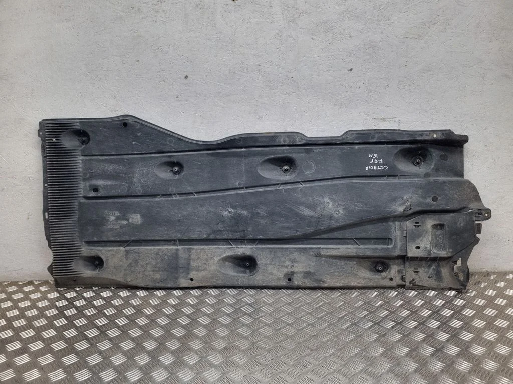 Side bottom protection 5Q0825201S