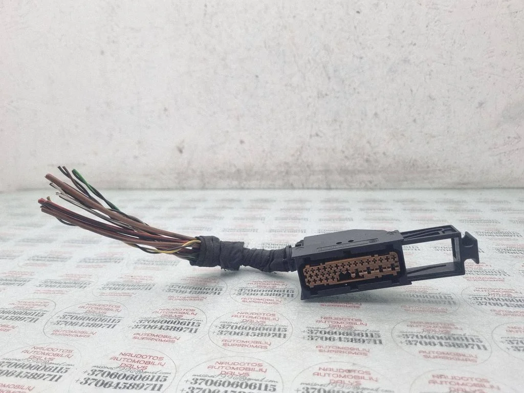 ABS module connector plug – Audi A4 S4 B5 8D (1999-2000)