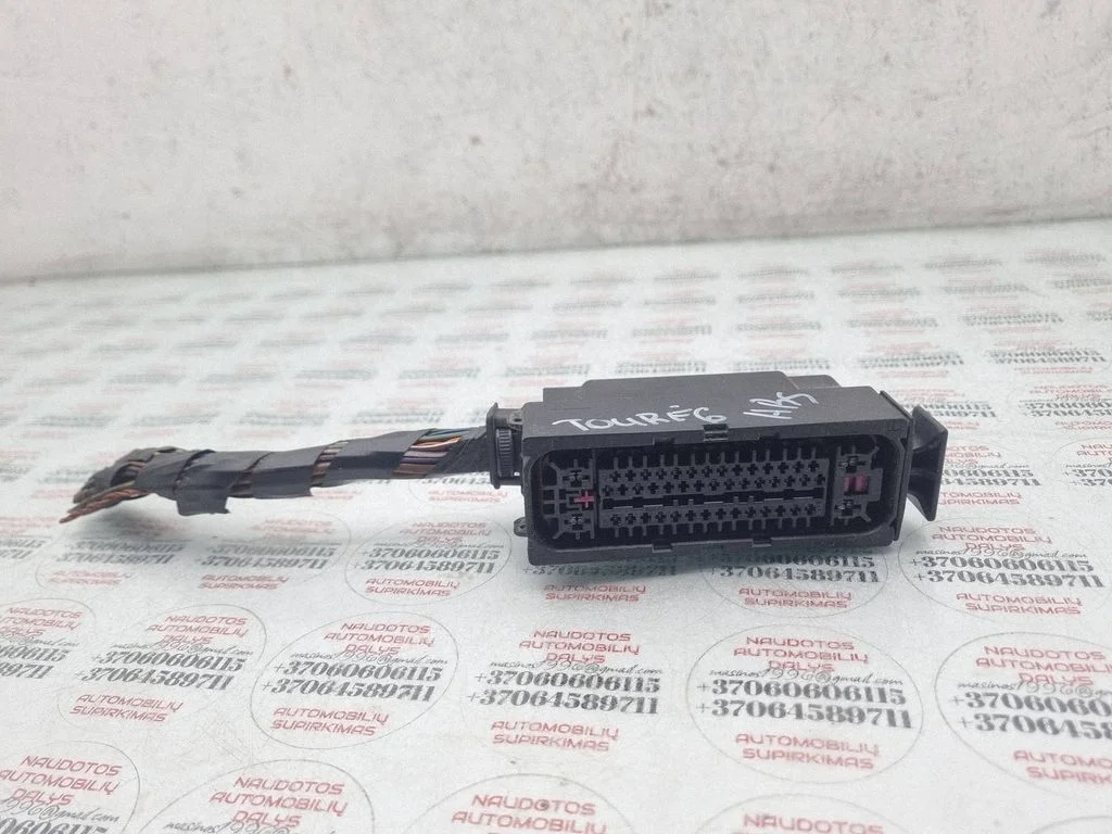 ABS module connector plug – Volkswagen Touareg I (2002-2010)