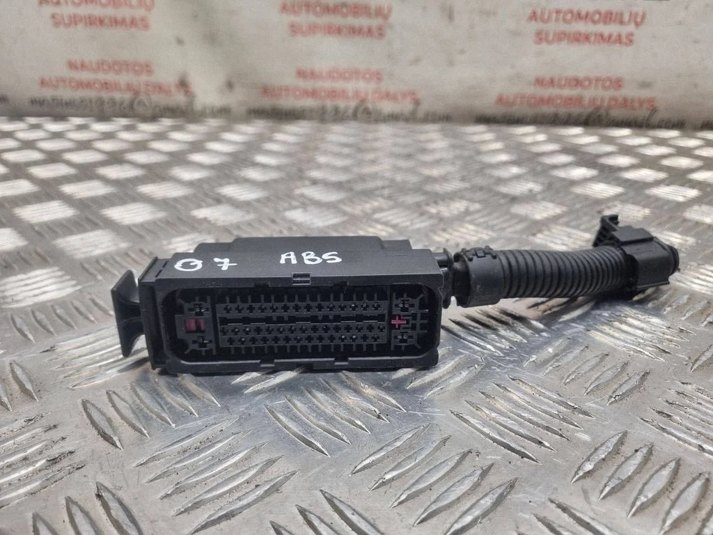 ABS module connector plug – Audi Q7 4L (2005-2015)