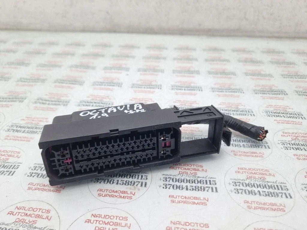 ABS module connector plug – Skoda Octavia Mk2 (1Z) (2004-2013)