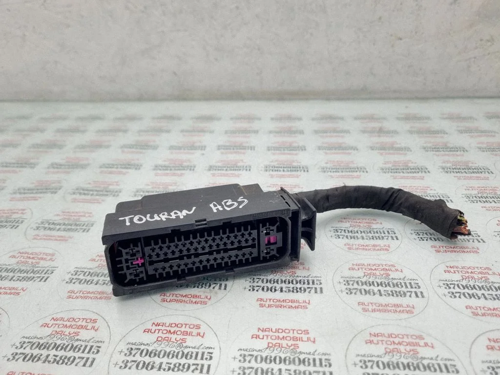 ABS module connector plug – Volkswagen Touran I (2003-2010)