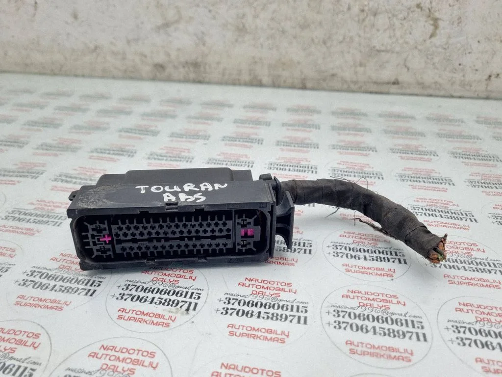 ABS module connector plug – Volkswagen Touran I (2003-2010)