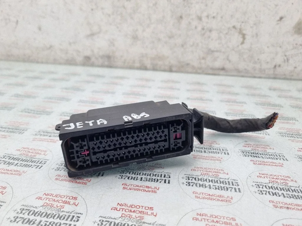 ABS module connector plug – Volkswagen Jetta V (2005-2010)