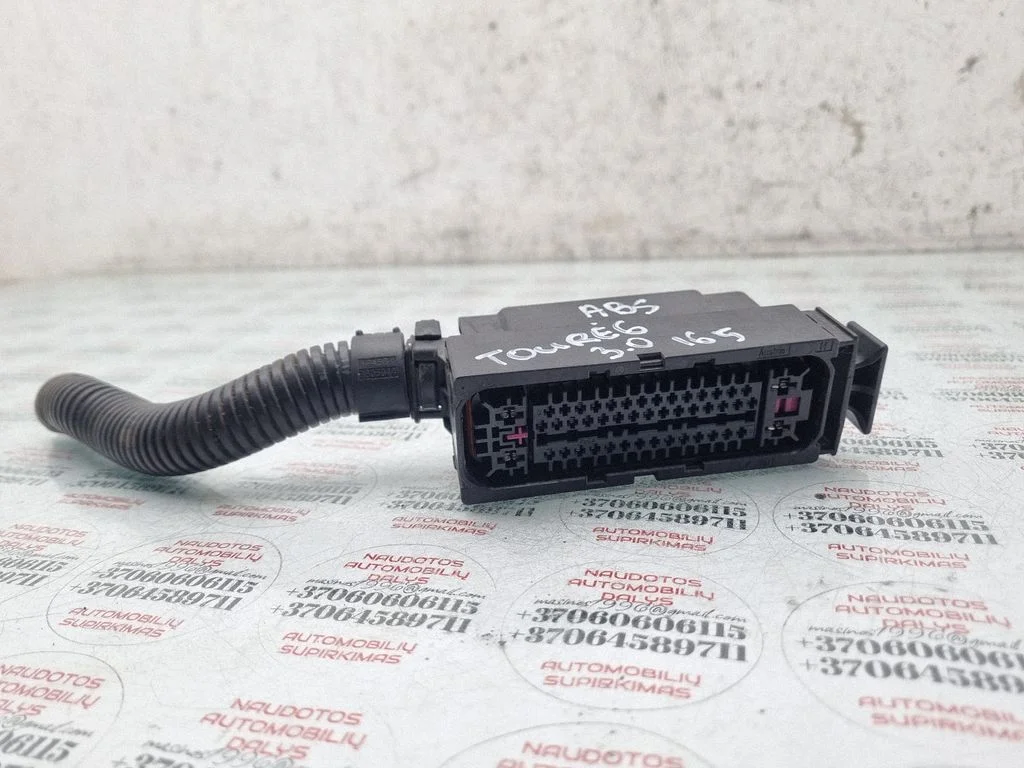 ABS module connector plug – Volkswagen Touareg I (2002-2010)