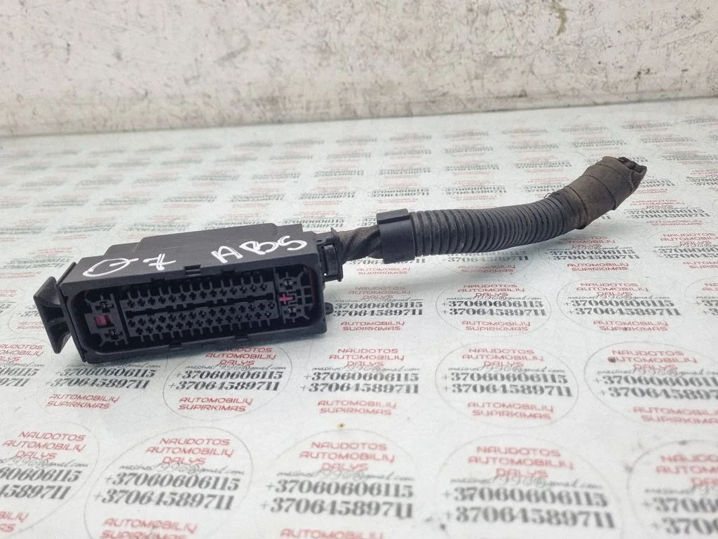 ABS module connector plug – Audi Q7 4L (2005-2015)