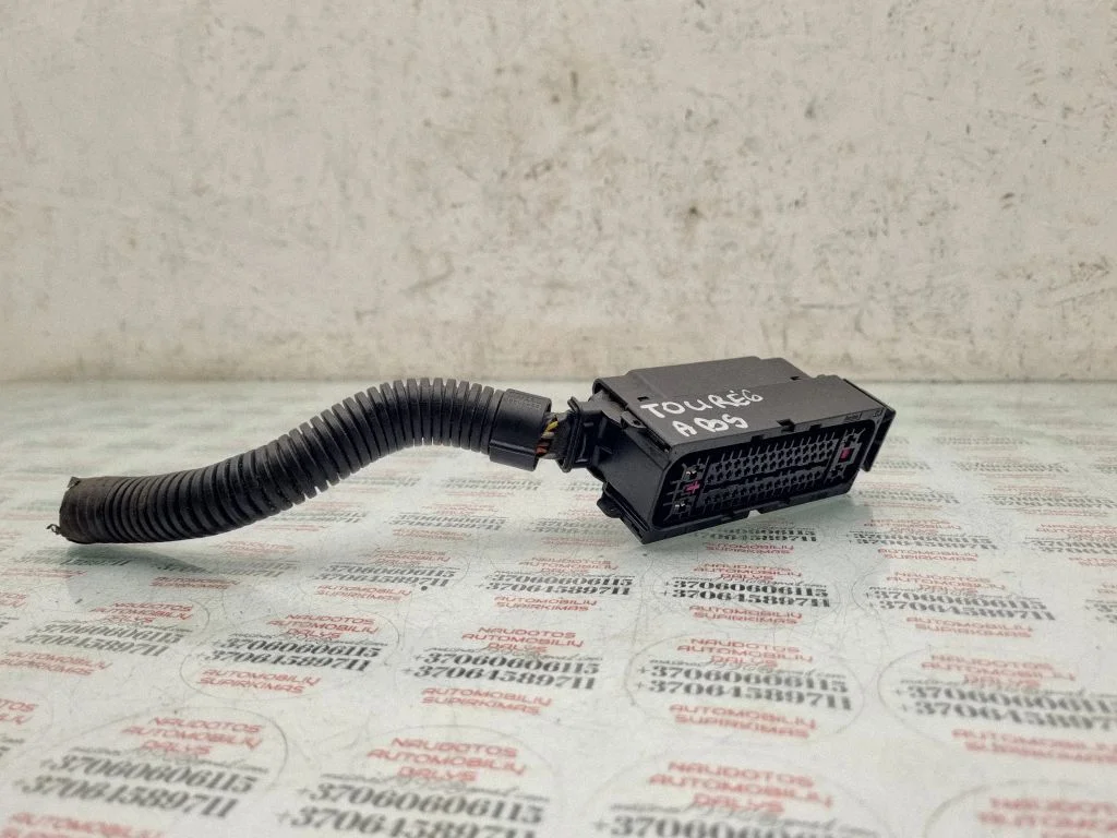 ABS module connector plug – Volkswagen Touareg I (2002-2010)