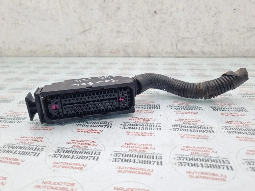 ABS module connector plug – Volkswagen Touareg I (2002-2010)