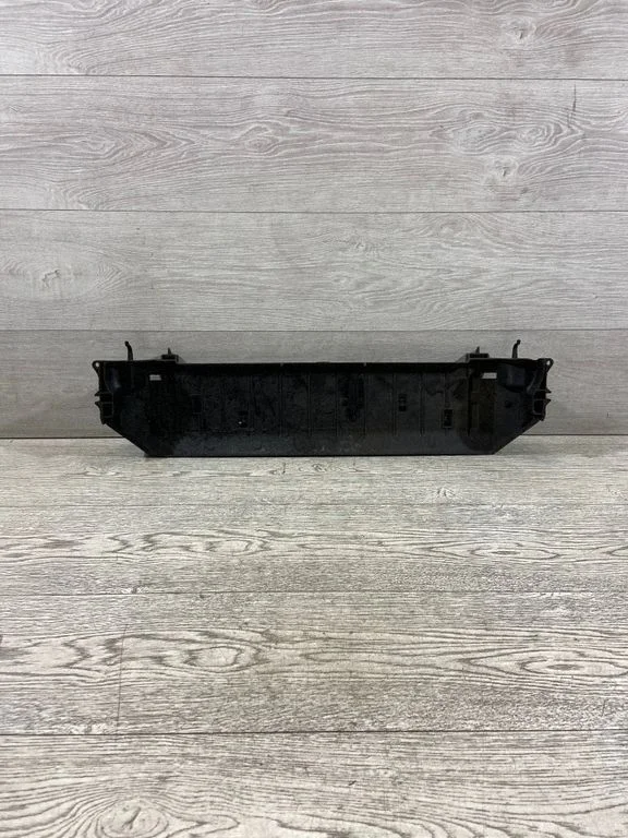 Radiaatori tugipaneeli alaosa – BMW X5 E70 (2006-2013)
