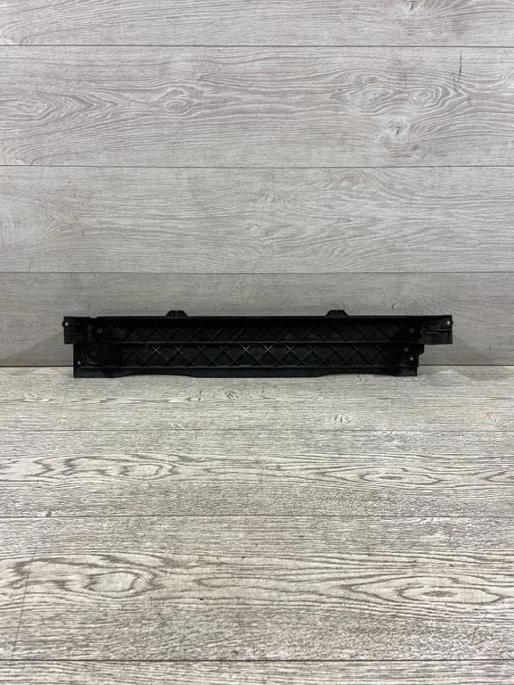 Radiatoru paneļa augšējā daļa – BMW X5 E70 (2006-2013)