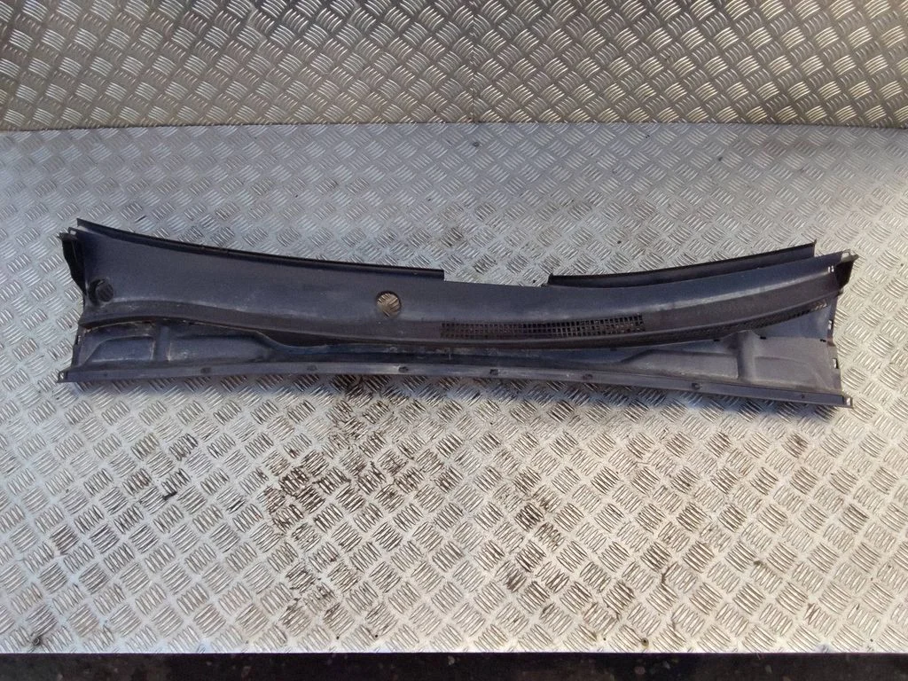 Wiper trim 5570833330 – Lexus ES 300h (7th Gen) (2018-2025)