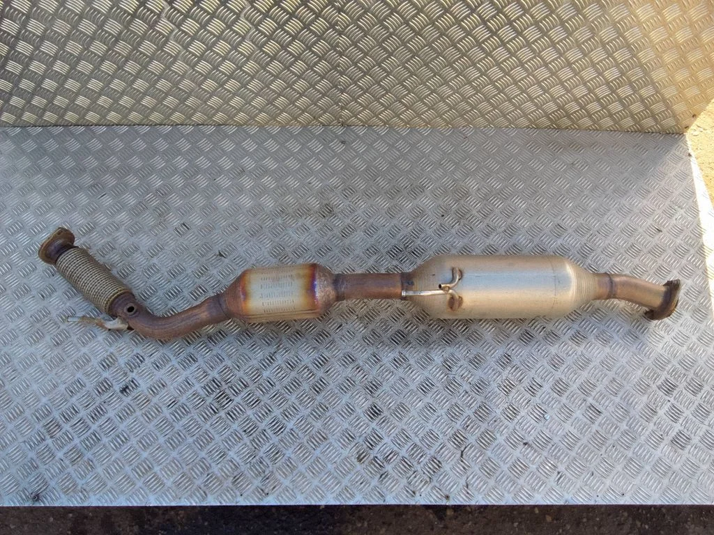 Katalüsaator/ FAP/DPF tahkete osakeste filter – Lexus ES 300h (7th Gen) (2018-2025)