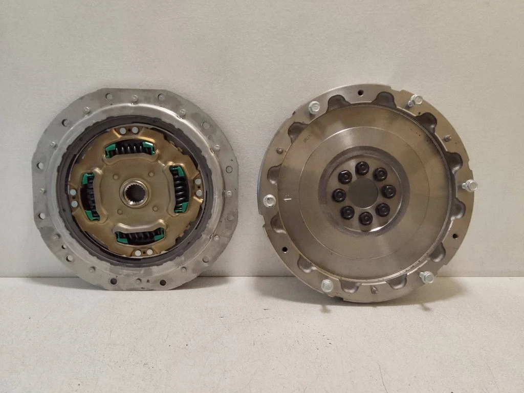 Clutch set kit 9K261808 – Lexus ES 300h (7th Gen) (2018-2025)