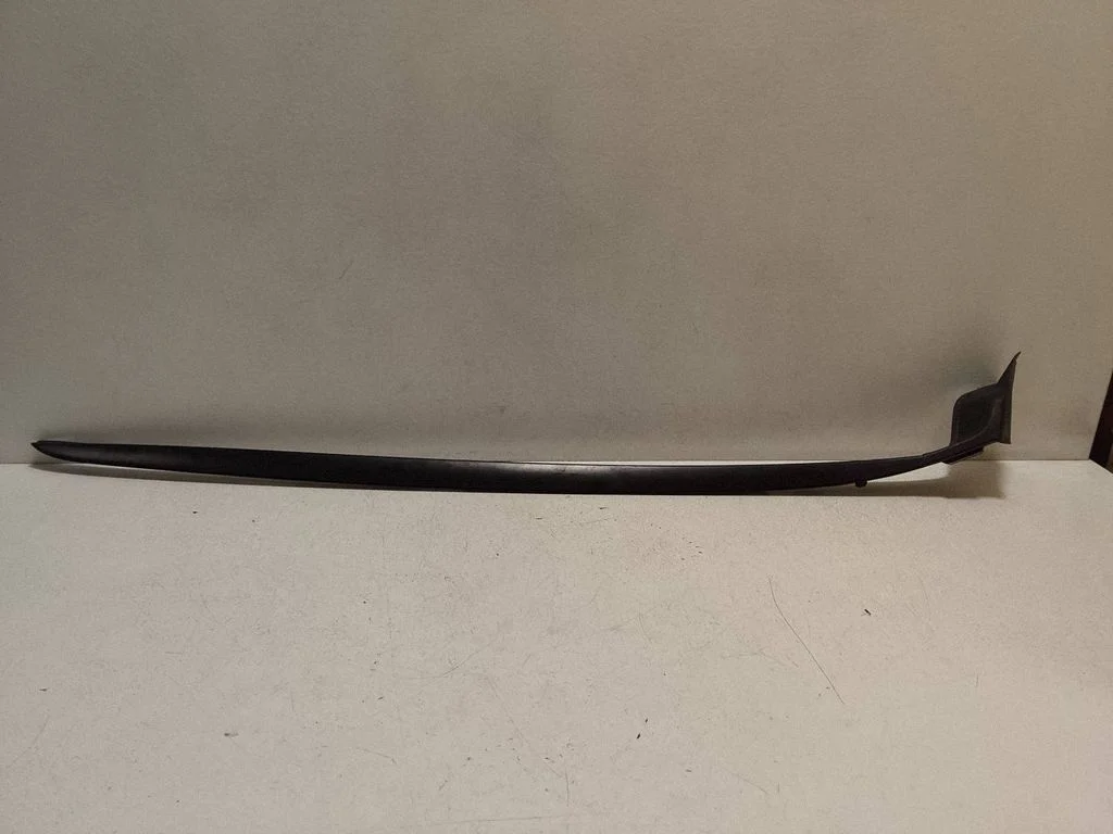 Windshield trim – Lexus ES 300h (7th Gen) (2018-2025)
