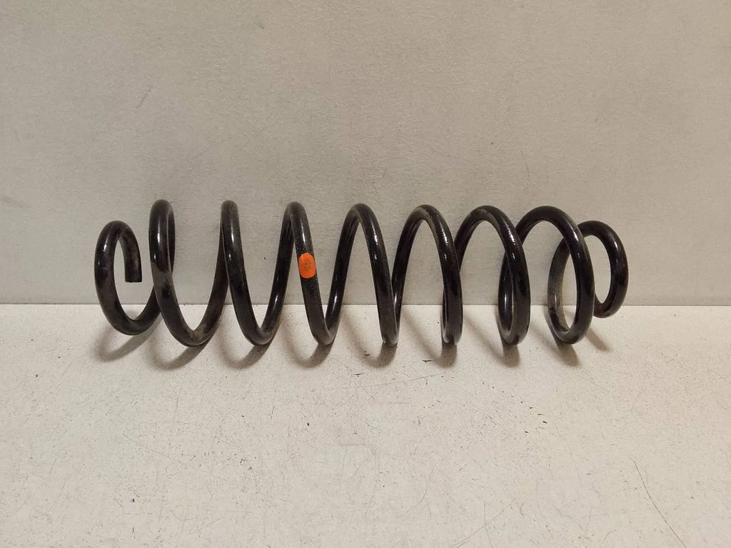 Rear coil spring – Lexus ES 300h (7th Gen) (2018-2025)