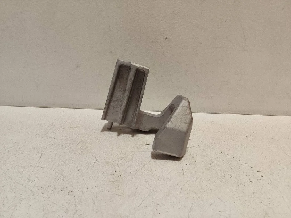 Mootori kinnituskronstein 21804G2