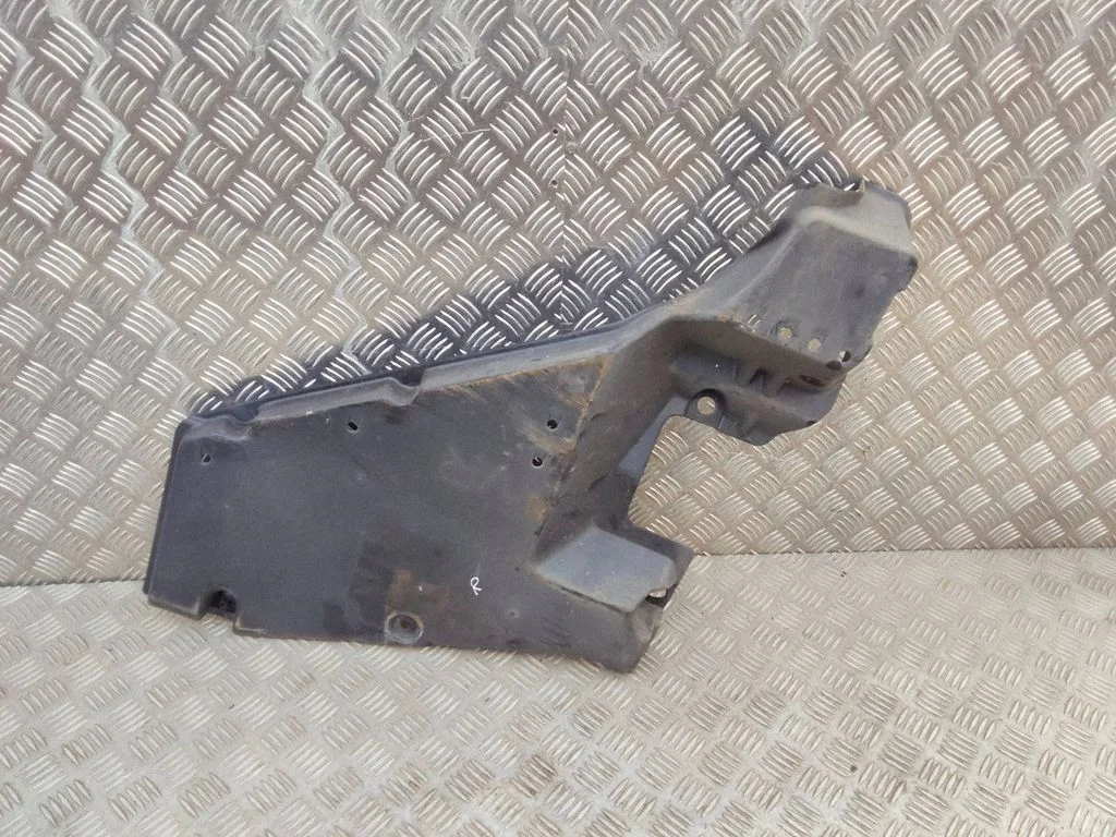Side bottom protection 5839833070 – Lexus ES 300h (7th Gen) (2018-2025)
