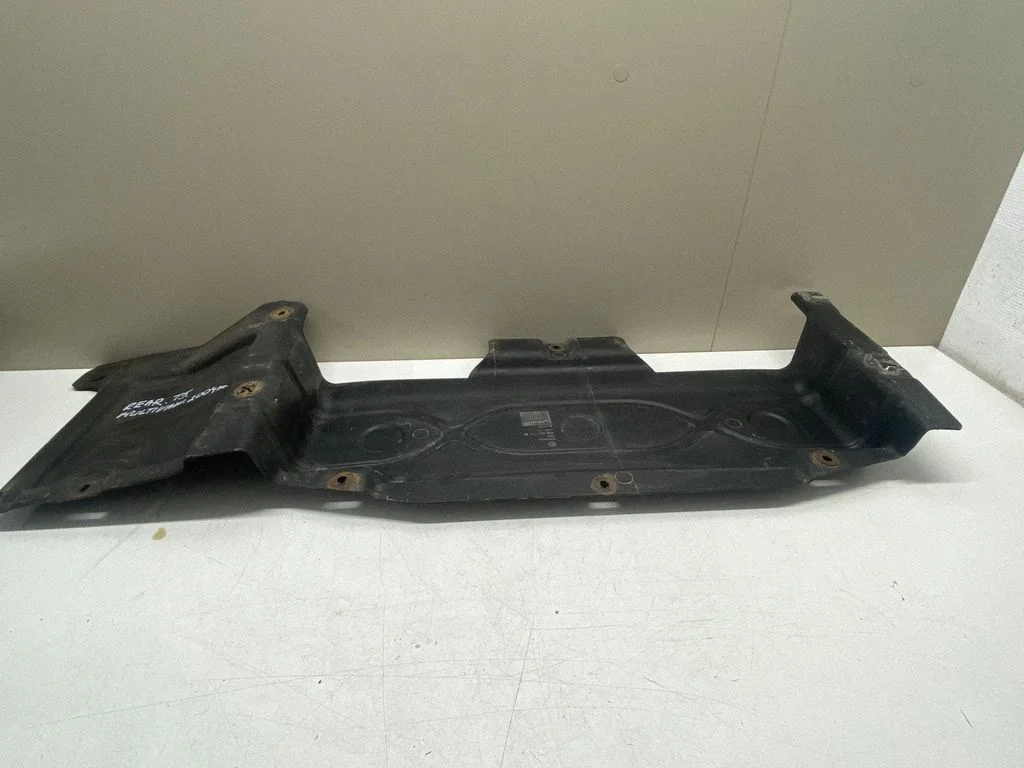 Osłona podwozia pod bagażnikiem – Volkswagen Multivan T5 (2003-2015)