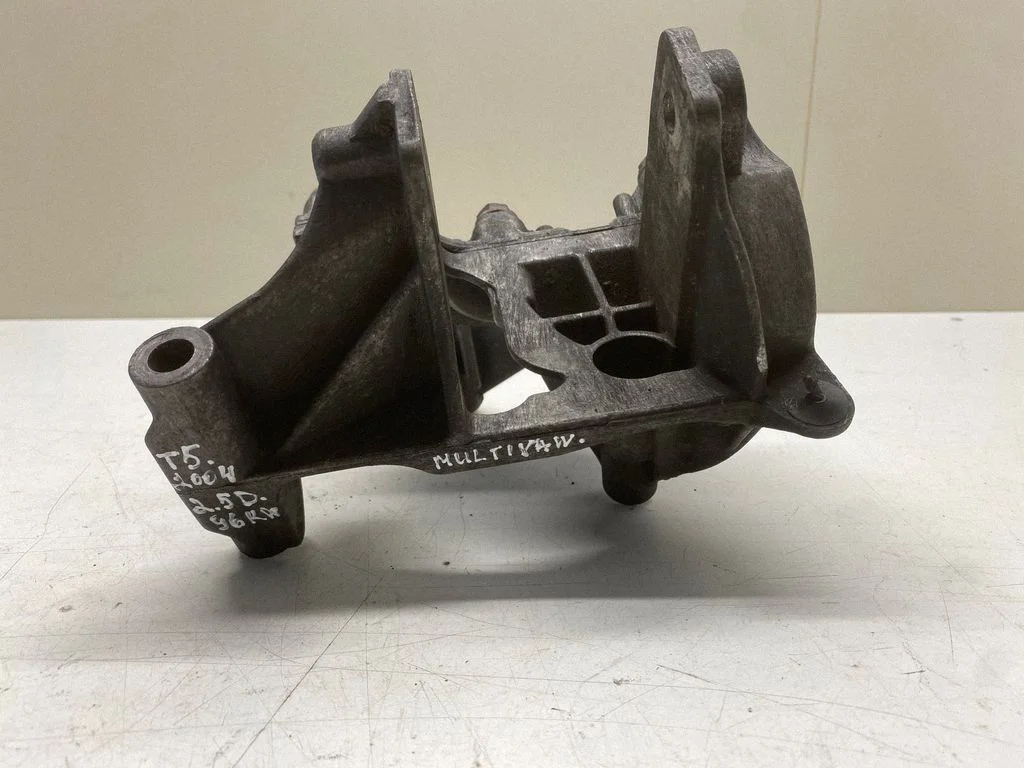 Engine mounting bracket – Volkswagen Multivan T5 (2003-2015)