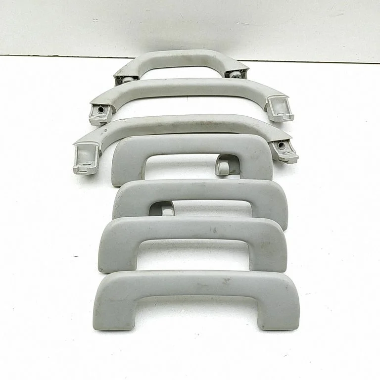 A set of handles for the ceiling 8R0857607H
