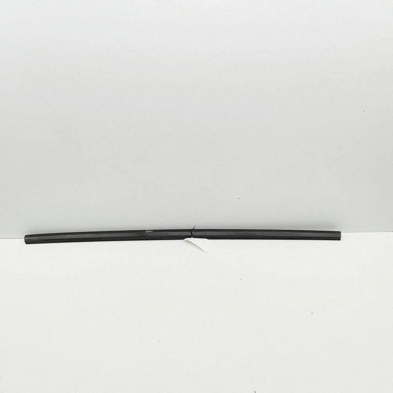 Listwa szyby drzwi tylnych 108074540L