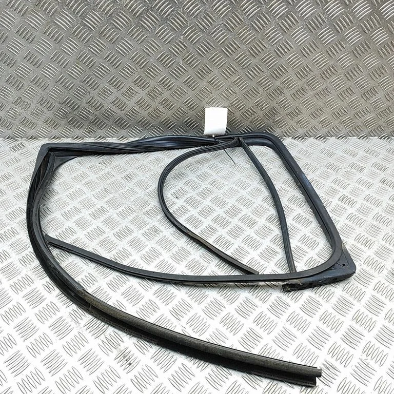 Rubber seal rear door – Volkswagen Amarok (2010-2020)