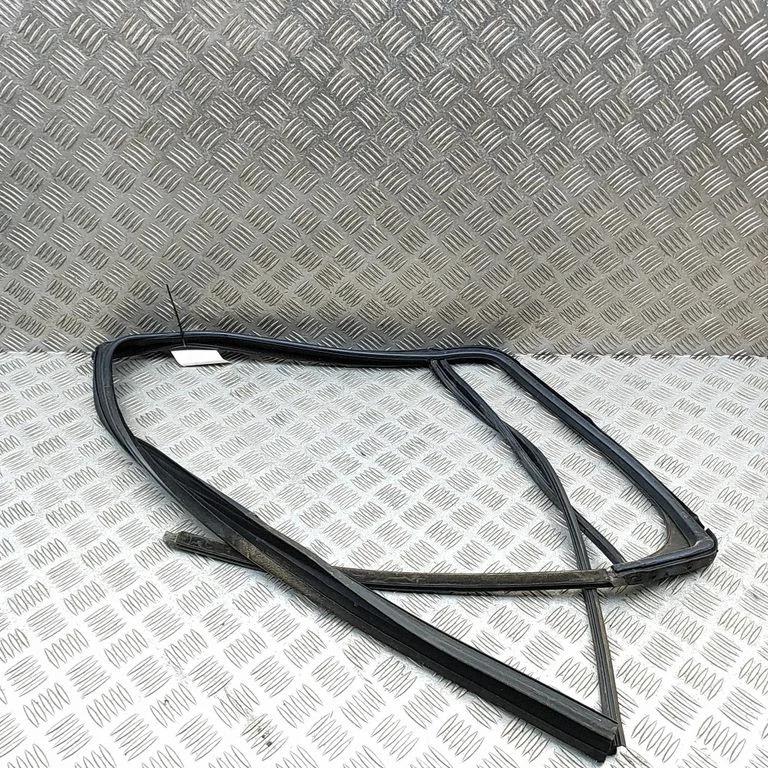 Rubber seal rear door – Volkswagen Amarok (2010-2020)