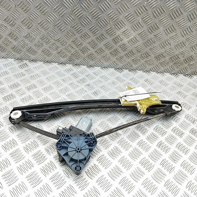Rear door window regulator with motor 6R0959811D
