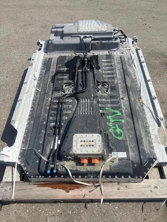 Hübriid-/elektriauto aku – Mercedes-Benz EQC (2019-)