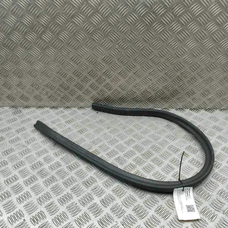 Mootoriruumi tihend 8V0823723