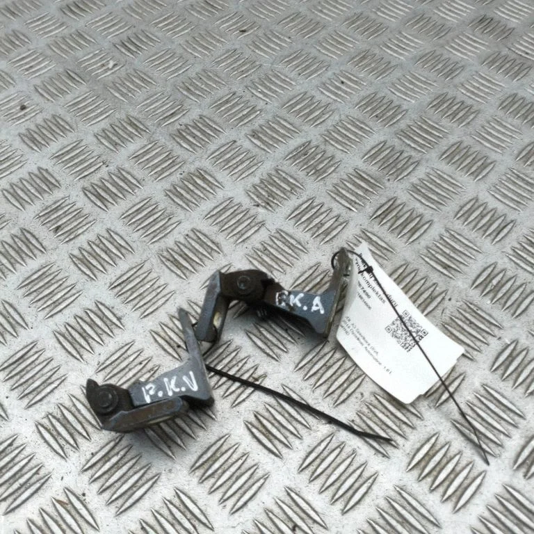 Esiukse hingede komplekt 8V0831403E