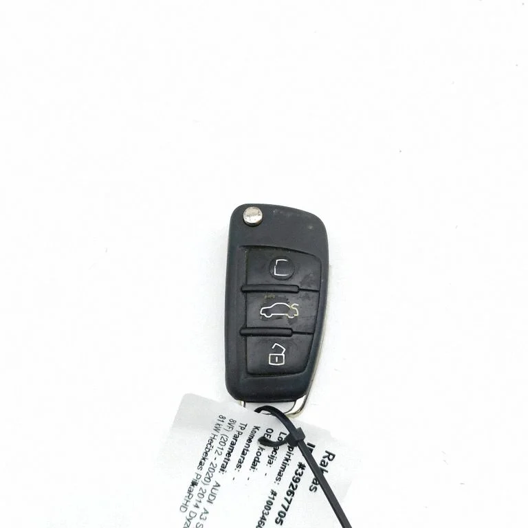Süütevõti/kaart 8V0837220
