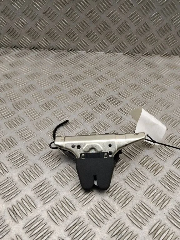 Zamek klapy bagażnika A2057500600
