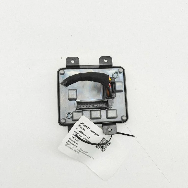 USB control unit – Tesla Model Y (2020-)